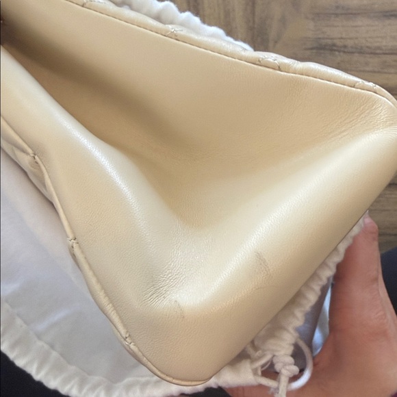 Versace Quilted Cream Shoulder Bag with Gold Chain Medusa Shoulder Bag - Picture 10 of 10